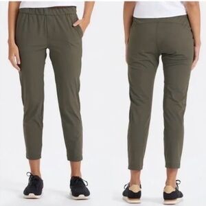 Vuori Green Ankle Cropped Pants Relaxed Fit
